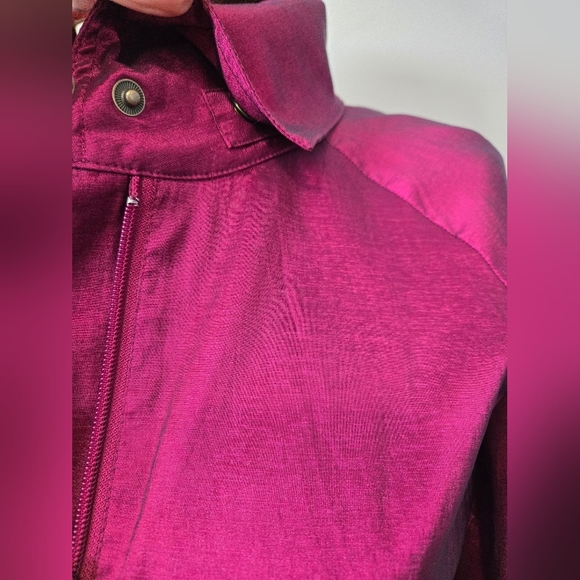 Kerrybrooke Shiny Magenta Jacket With Button Down Collar and 3/4 Sleeves. Small - Picture 9 of 15
